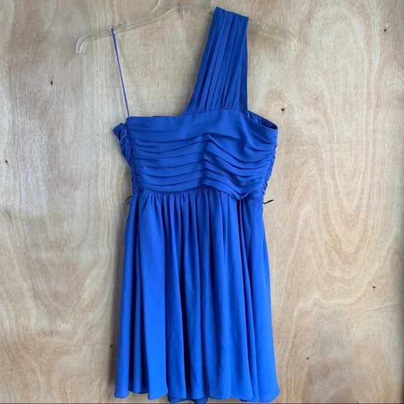 **NEW Express Chiffon One Shoulder Pleated Dress - Picture 3 of 11